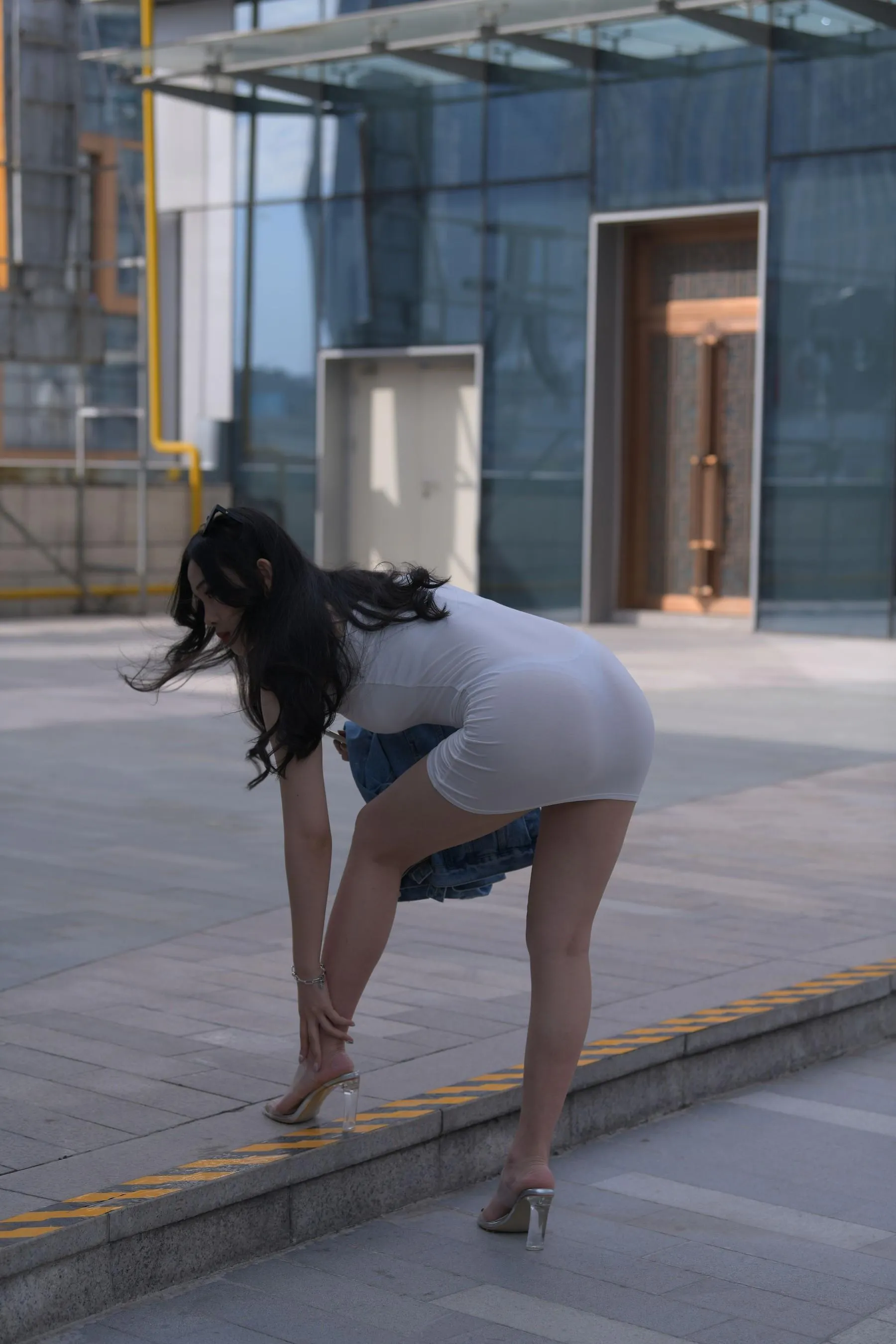 [魔镜街拍] NO.014 超性感白色包臀裙美女 [490P]插图6